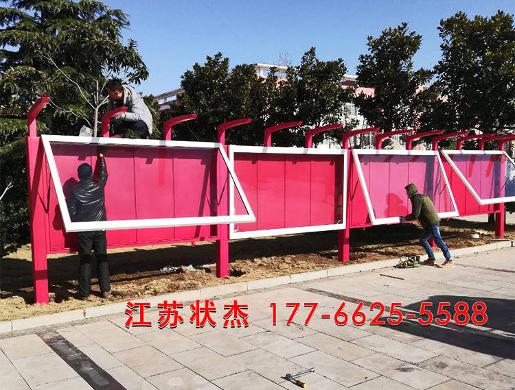 河南鄭州小區(qū)宣傳欄安裝中