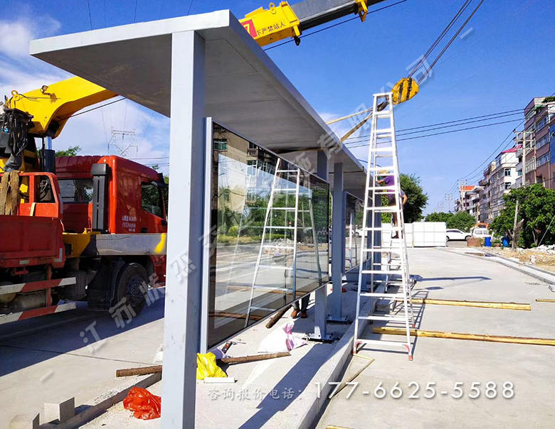 福建泉州現(xiàn)代時(shí)尚公交車站臺(tái)案例