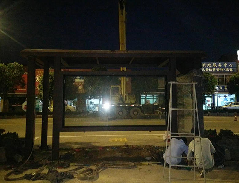 江蘇鹽城鄉(xiāng)鎮(zhèn)簡約公交車站臺(tái)