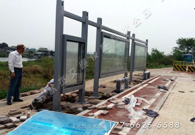廣東南沙自貿(mào)區(qū)現(xiàn)代時尚公交車站臺安裝完成
