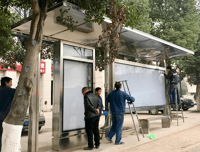 湖北武漢不銹鋼公交車站亭案例
